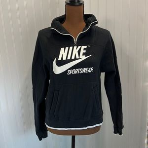 NWOT! Vintage Inspired Nike Sportswear Pullover! Size small
